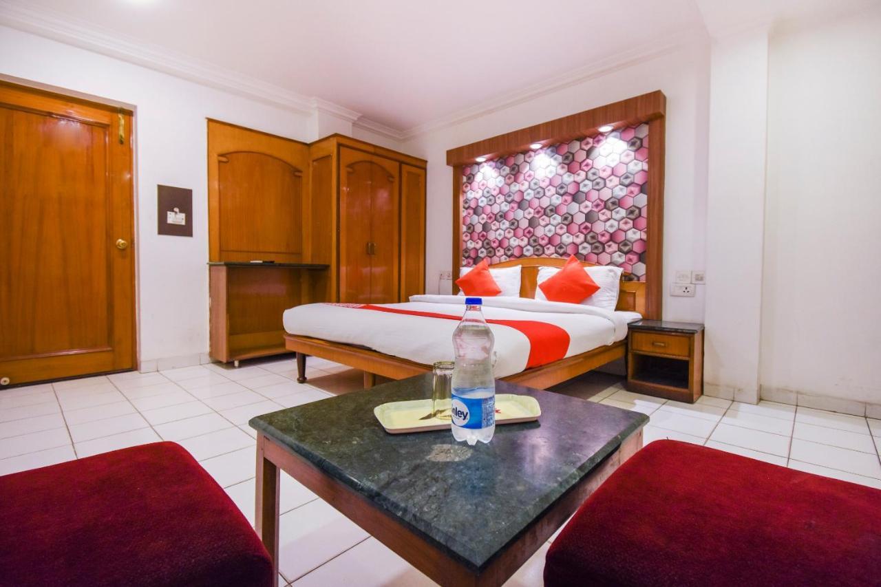 Oyo V International Hotel Amritsar Exterior photo