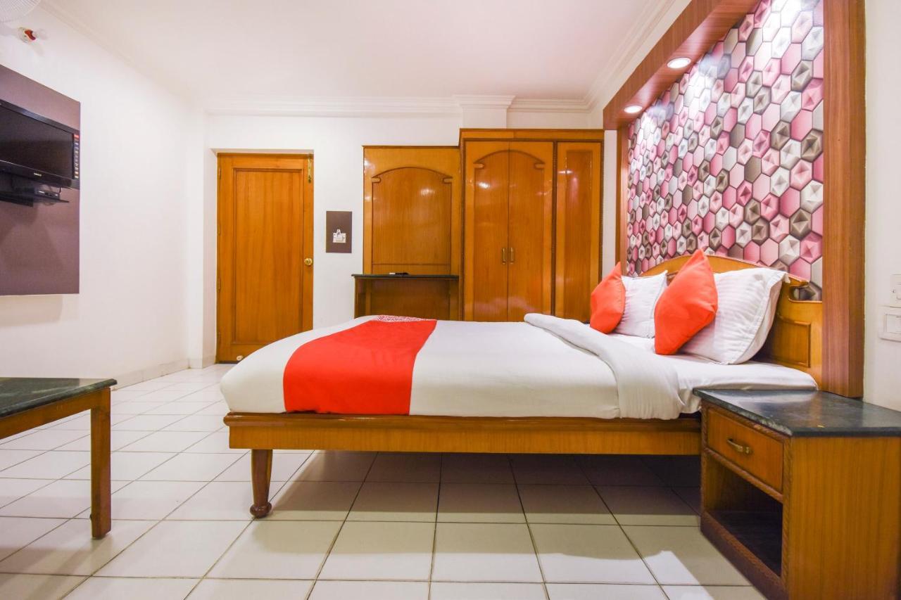 Oyo V International Hotel Amritsar Exterior photo