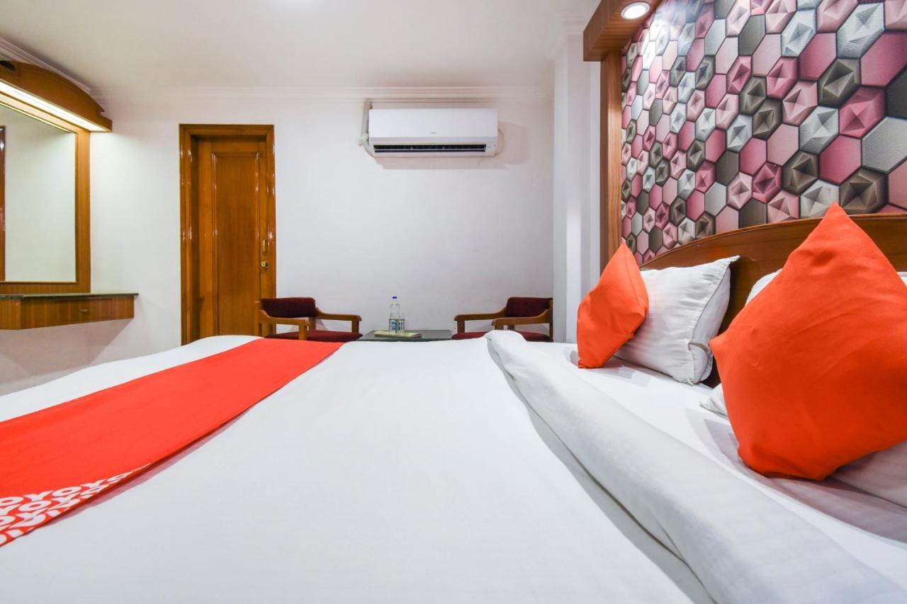 Oyo V International Hotel Amritsar Exterior photo