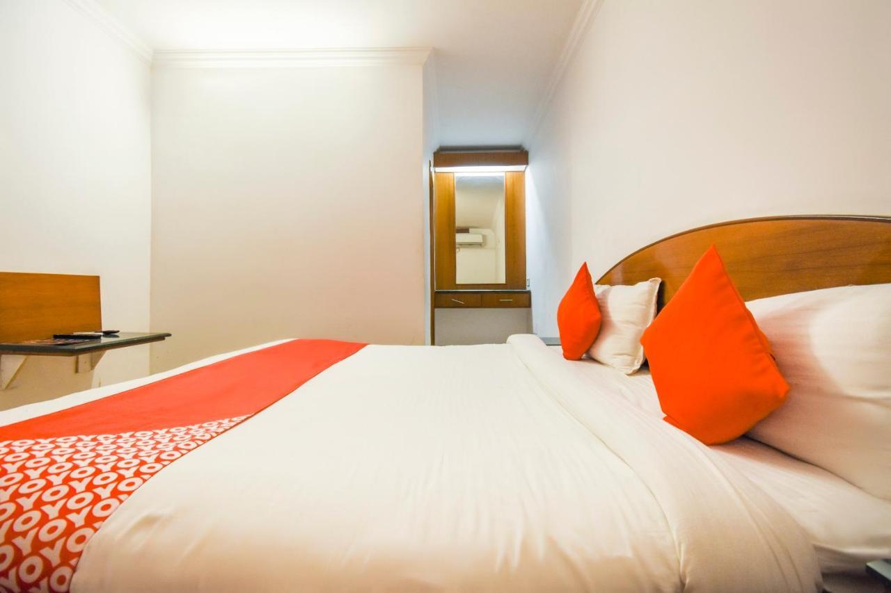 Oyo V International Hotel Amritsar Exterior photo