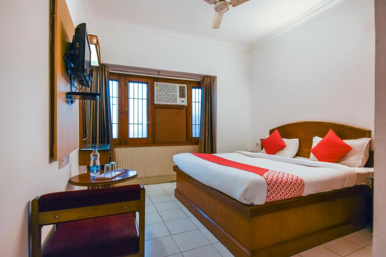 Oyo V International Hotel Amritsar Exterior photo