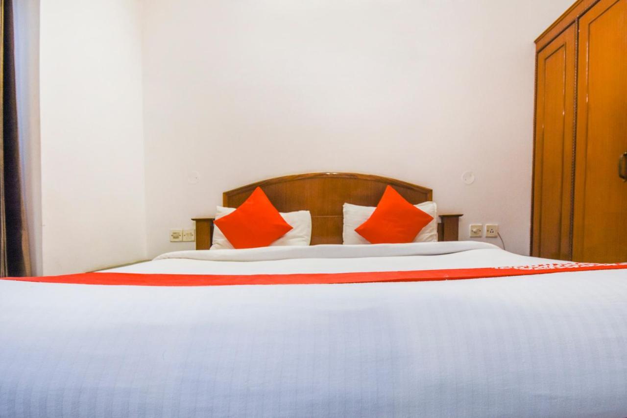 Oyo V International Hotel Amritsar Exterior photo