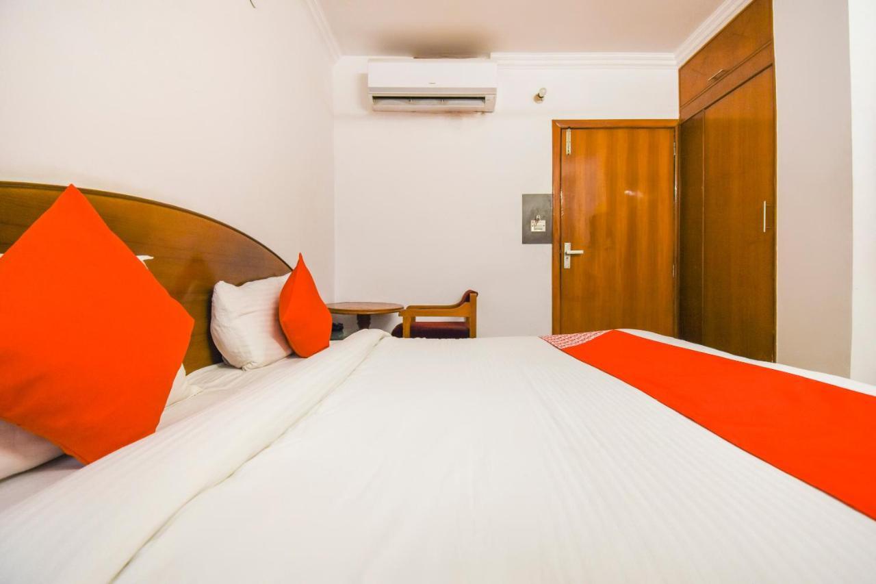 Oyo V International Hotel Amritsar Exterior photo