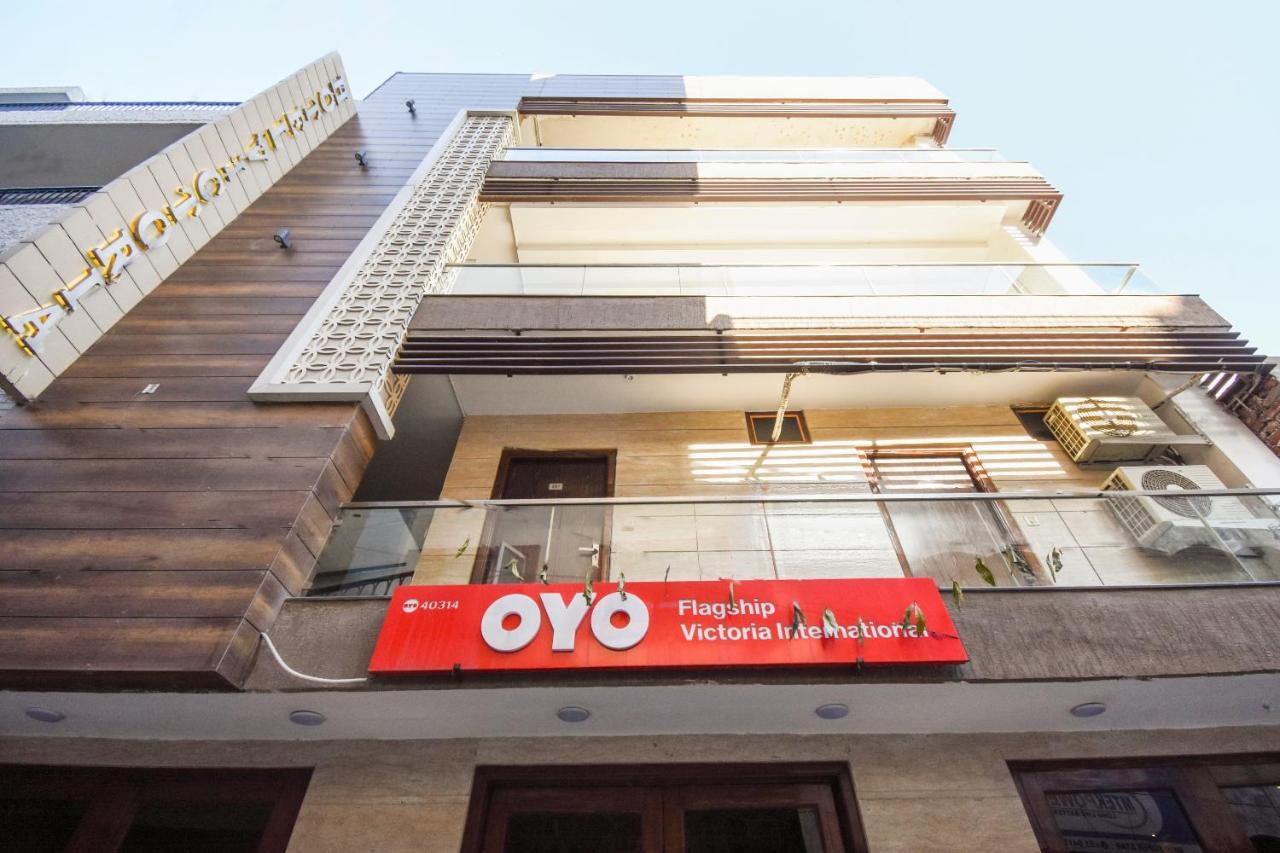 Oyo V International Hotel Amritsar Exterior photo