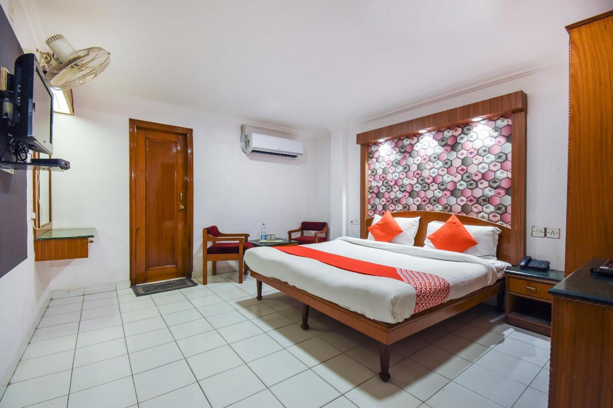 Oyo V International Hotel Amritsar Exterior photo