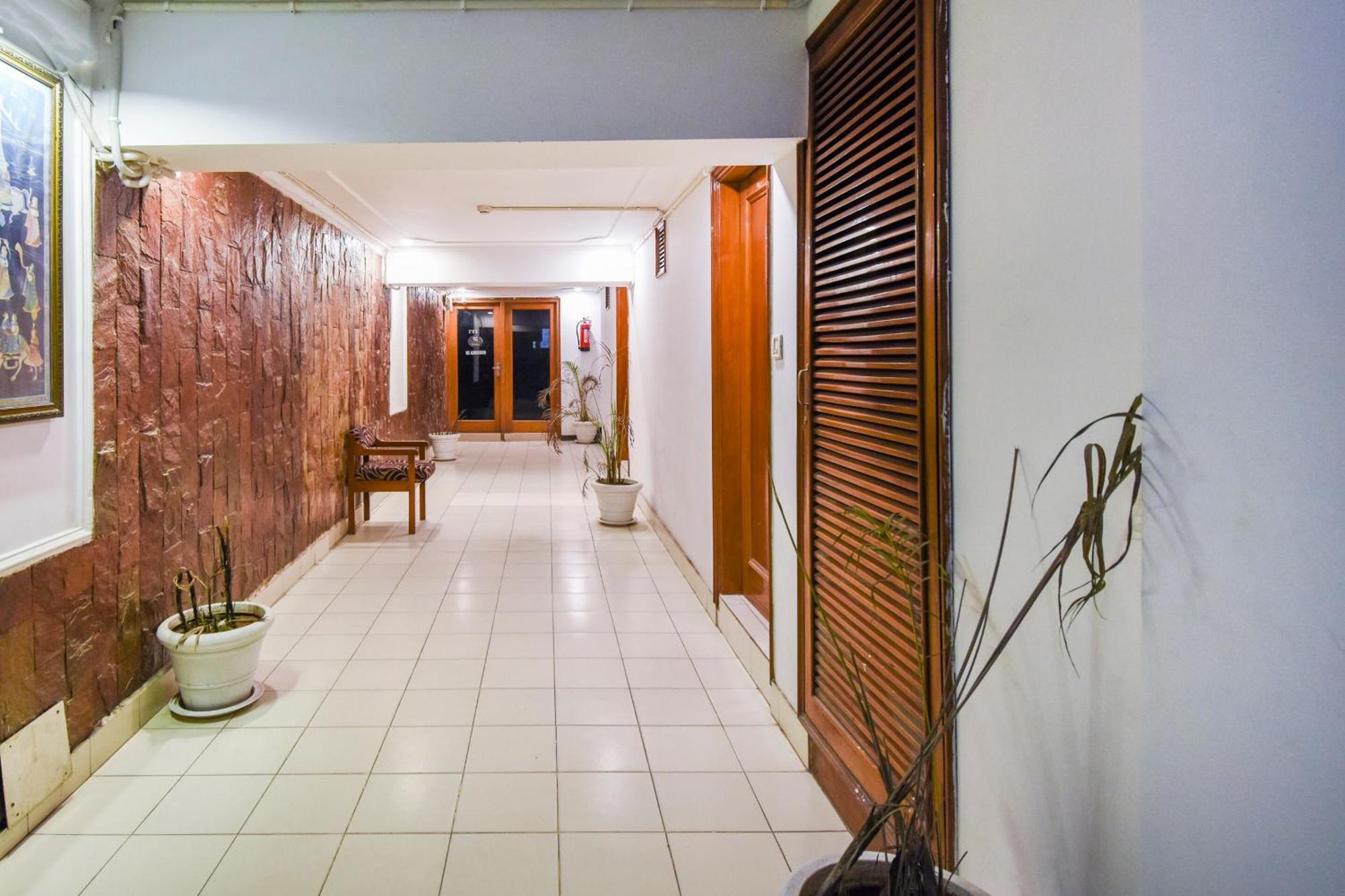 Oyo V International Hotel Amritsar Exterior photo
